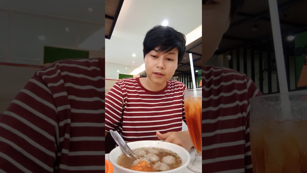 makan bakso sony