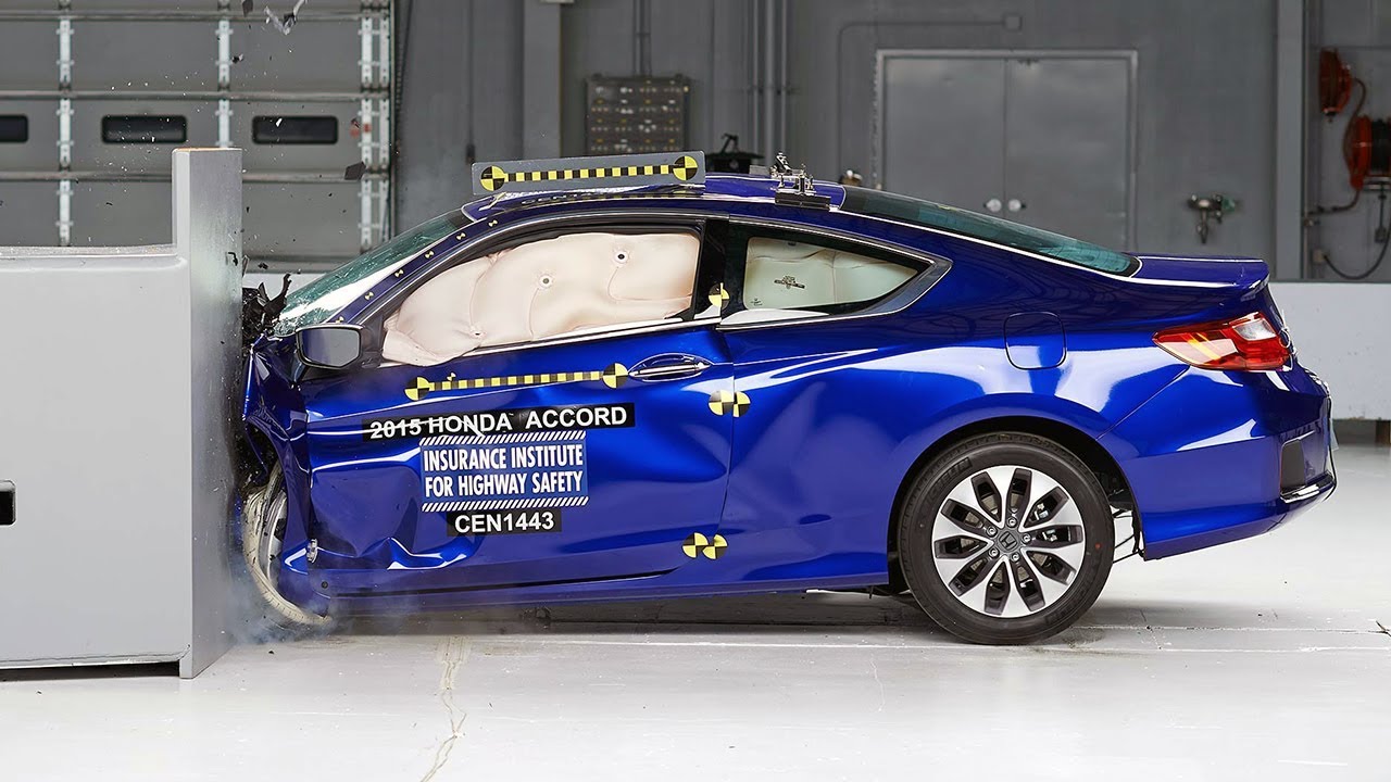 2015 Honda Accord 2-door coupe driver-side small overlap IIHS crash test
