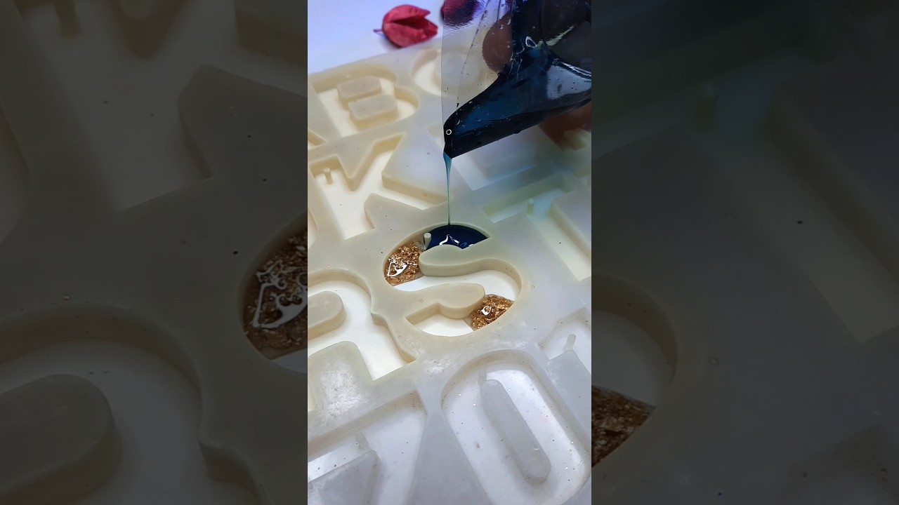 Making Resin Letter S with Gold Flakes 💙 Elegant Decorative Gift 💙#letter #alphabet