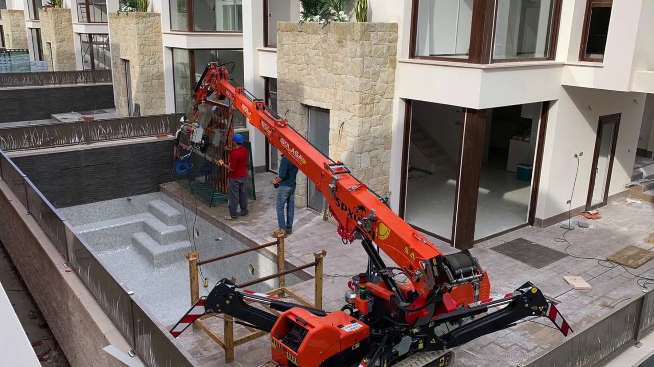 TRANSPORTES BOLAGA, S.L. - COLOCACIÓN DE CRISTALES CON MINIGRÚA