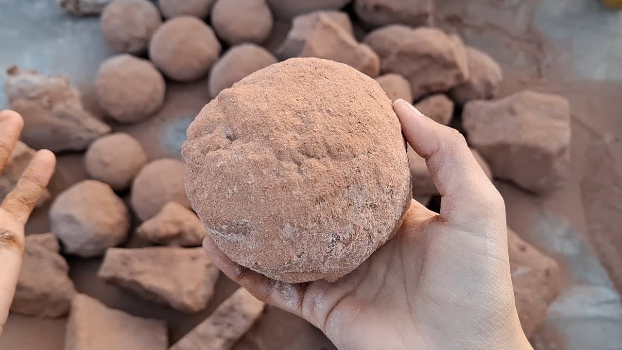 New video Red sand dry floor&clay pot crumbling satisfying