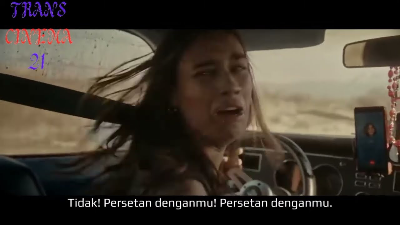 Car chase girls escaping a psycho cop