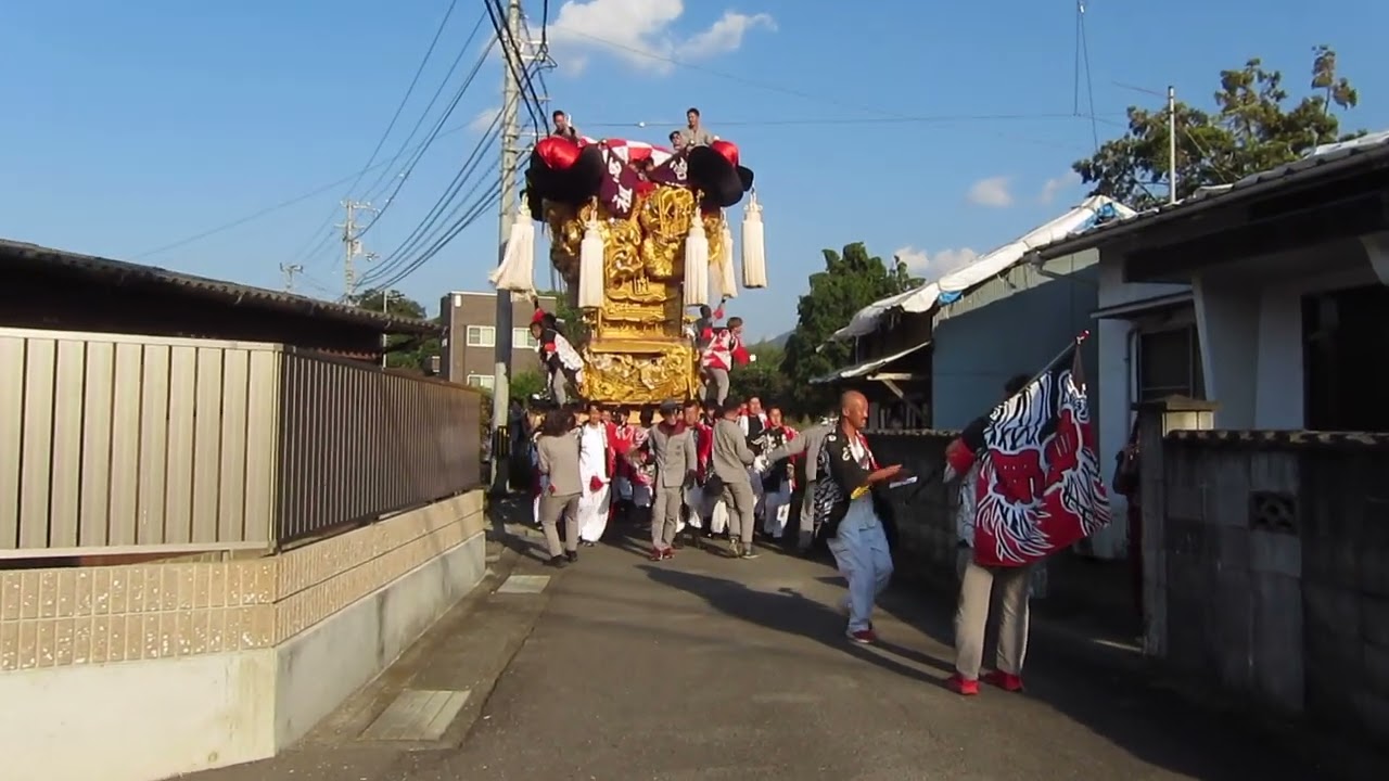 新居浜太鼓祭り　高祖太鼓台　狭い道を通って、イベント会場へ