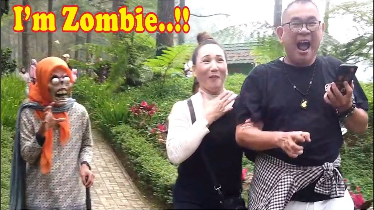 Mereka menjerit histeris..!! Funny video zombie prank