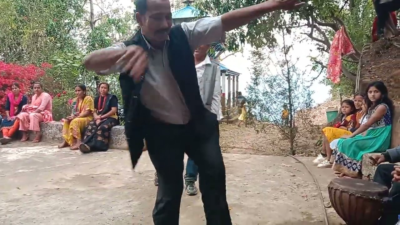 aayo gulmi gurjang ko baja ra nach