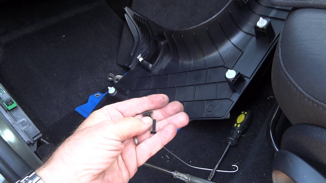 Mini Countryman Bonnet Release Problem