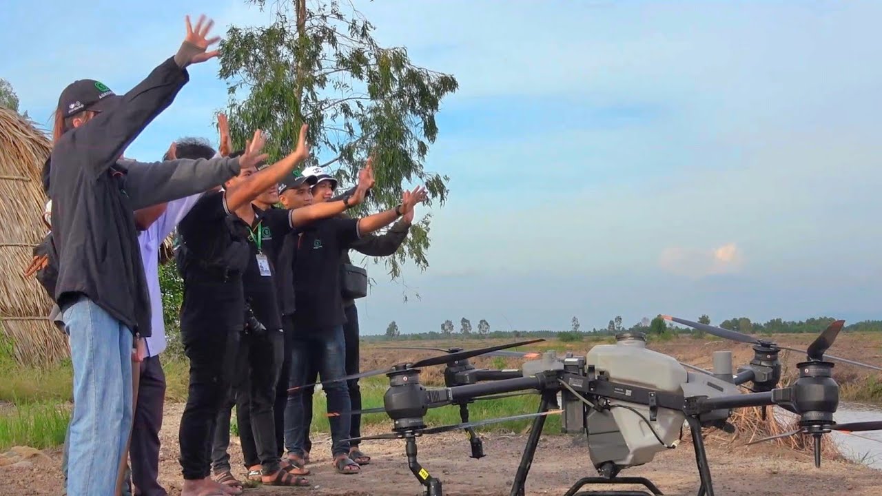 TRẢI NGHIỆM THỰC TẾ MÁY BAY PHUN THUỐC DJI AGRAS T40 ĐỜI MỚI NHẤT / AGRIDRONE 0338389999