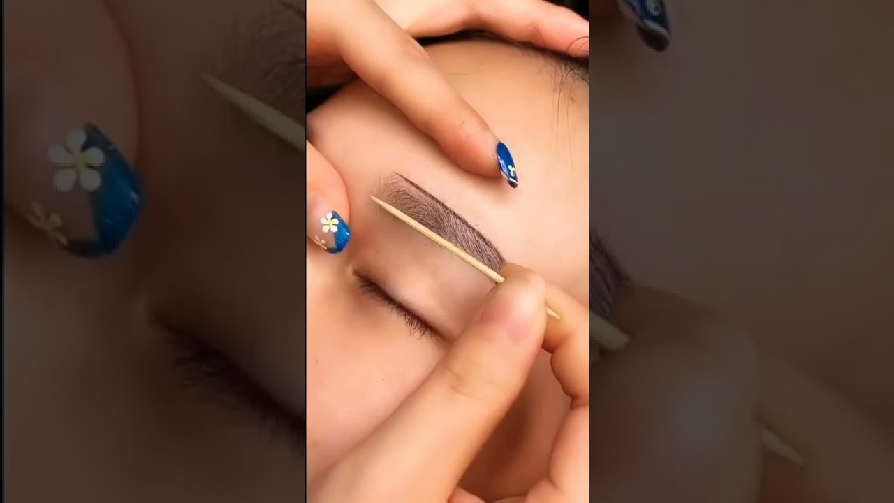تحديد الحواجب باسهل طريقة 👌🏼#الحواجب #مكياج_عيون #