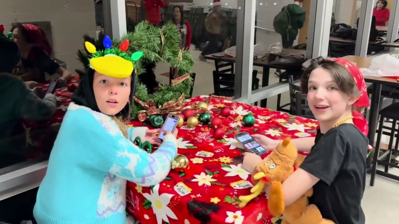 It's Beginning To Look A Lot Like Christmas (apb. Pentatonix)