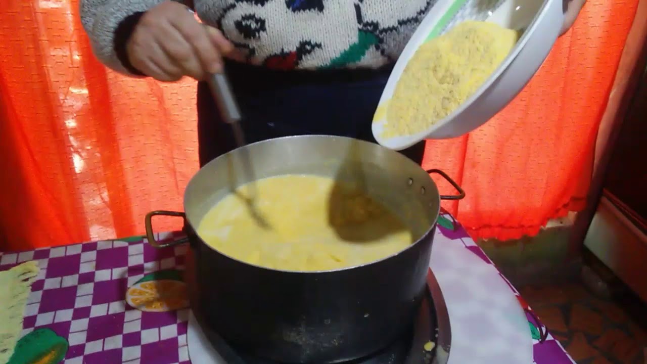 Haciendo sopa paragualla con polenta
