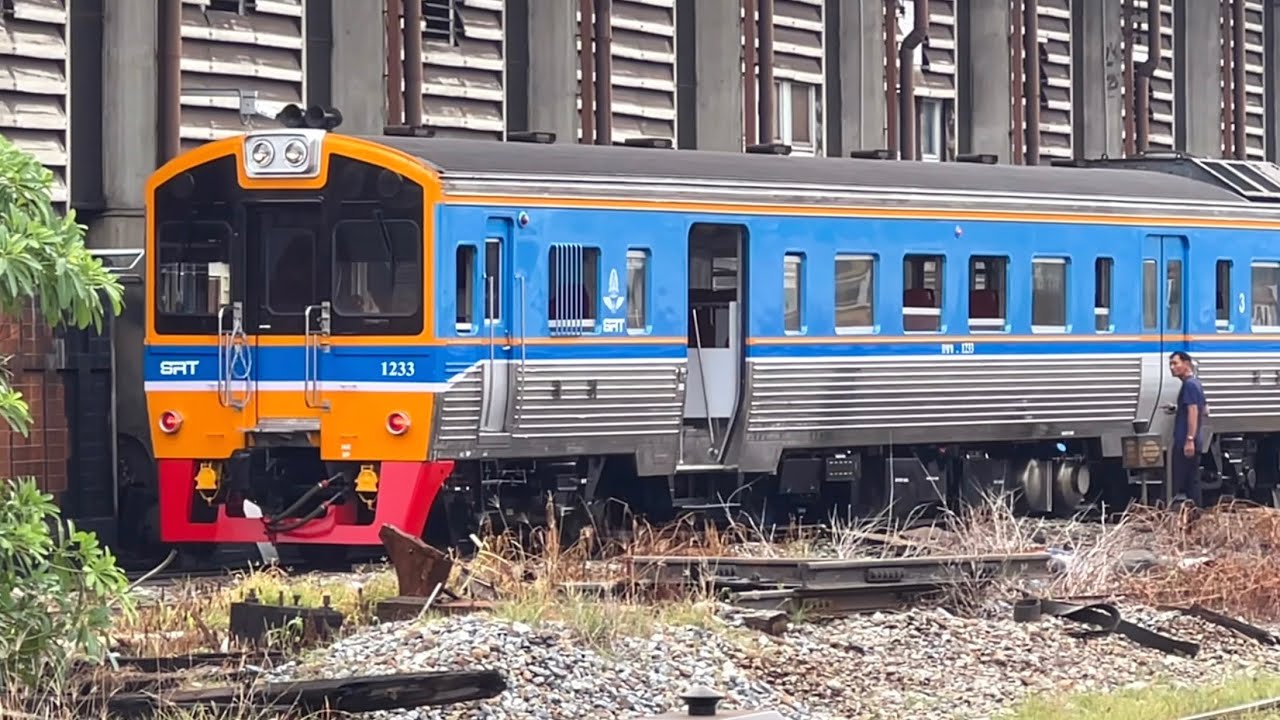 SRT. แอบส่องดีเซลรางชุดปรับปรุงใหม่ กับขบวนรถพิเศษ Royal Blossom จากกาญจนบุรี ที่สถานีหัวลำโพง