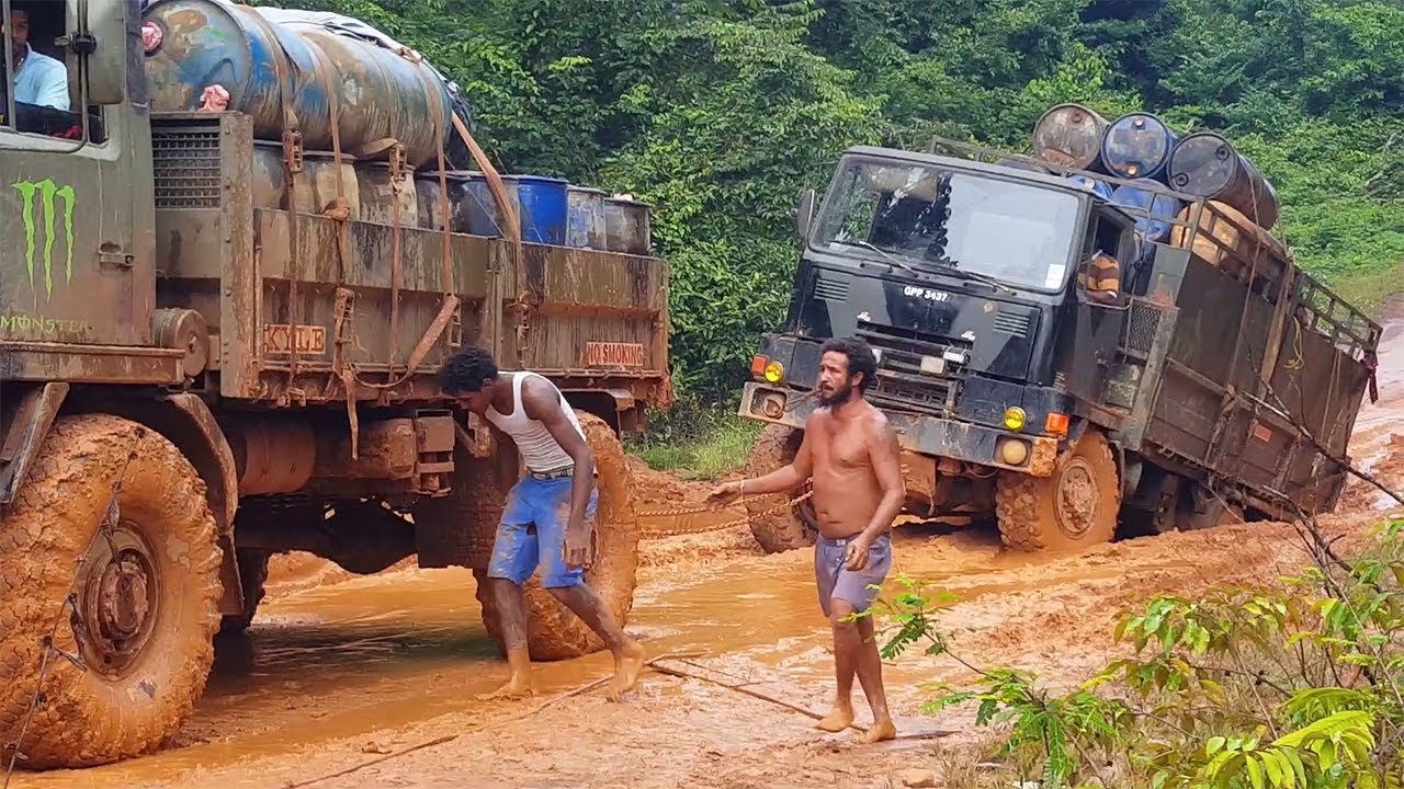 Heavy Trucks Stuck in Mud! Offroad British Trucks in Severe Terrain