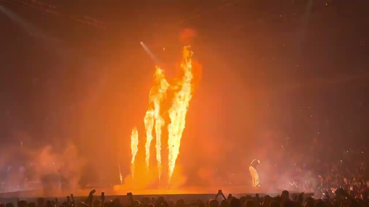 Drake - You Broke My Heart (Live) | BIG AS THE WHAT? Tour (Columbus, Ohio)