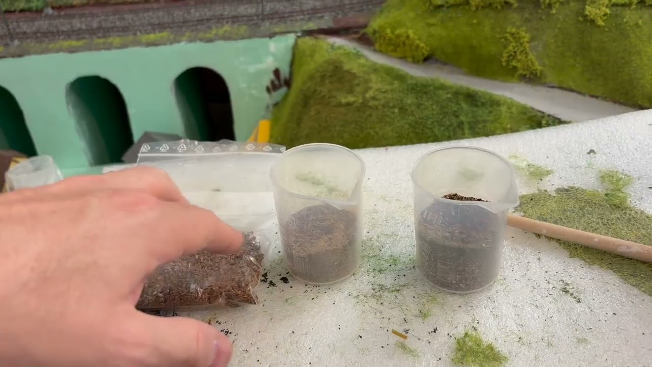 KW42-2025 weiter am Vorfeld vom Bahnhof, unsere Idee vom Waldboden, Fahrvideo