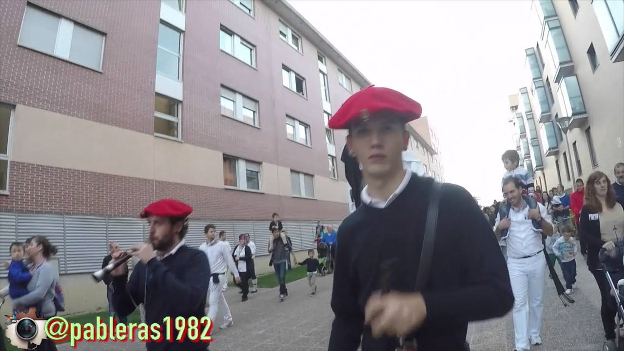 Gaiteros ezpelur en fiestas de buztintxuri