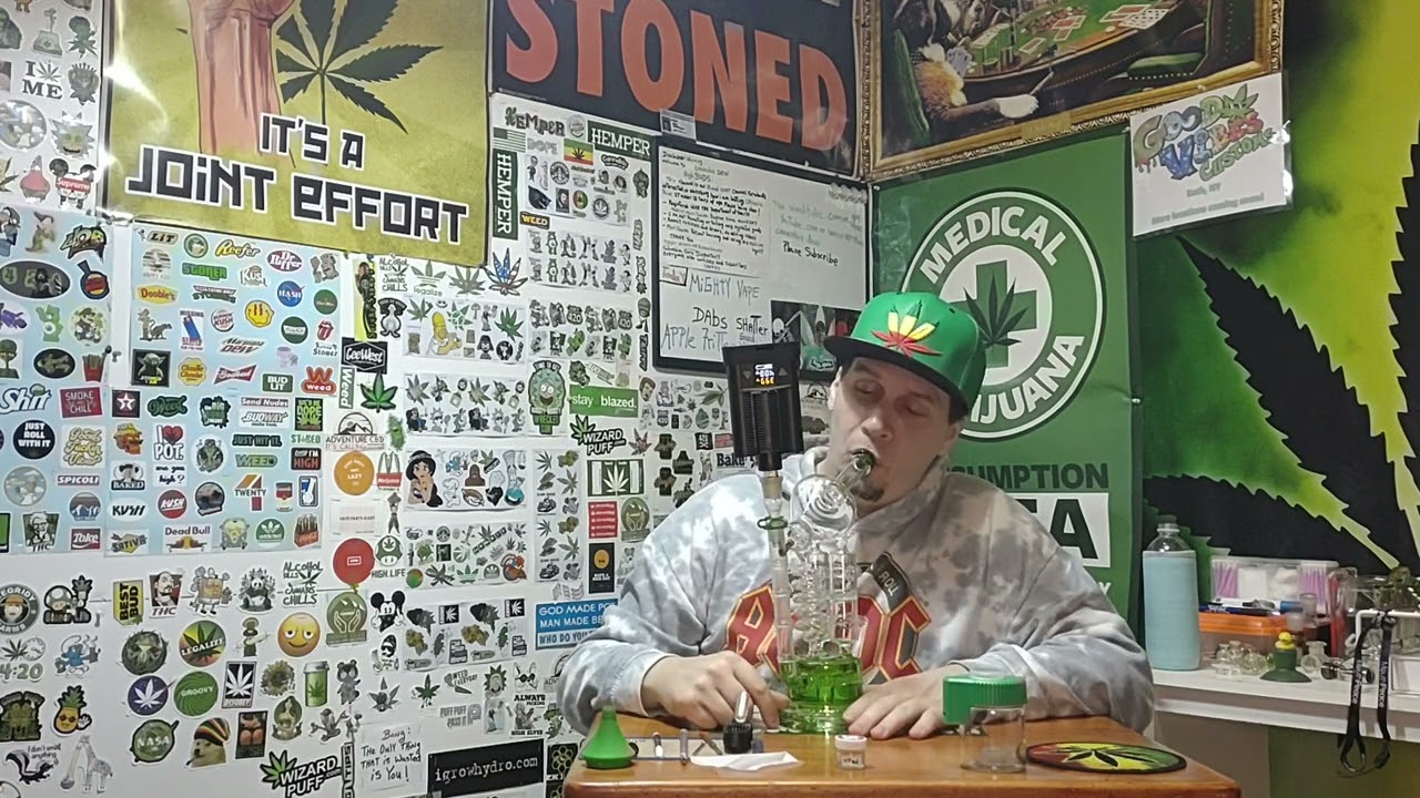 part 2, mighty vape apple fritter dabs with bong attachment (camera quit again info in description)
