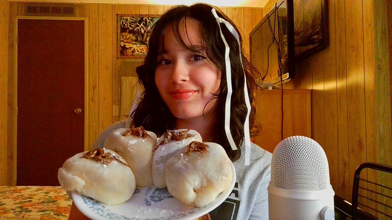 ASMR| Eating Mochi wrapped on Cheesecake + Nutella!!! (Mouth Sounds.. )