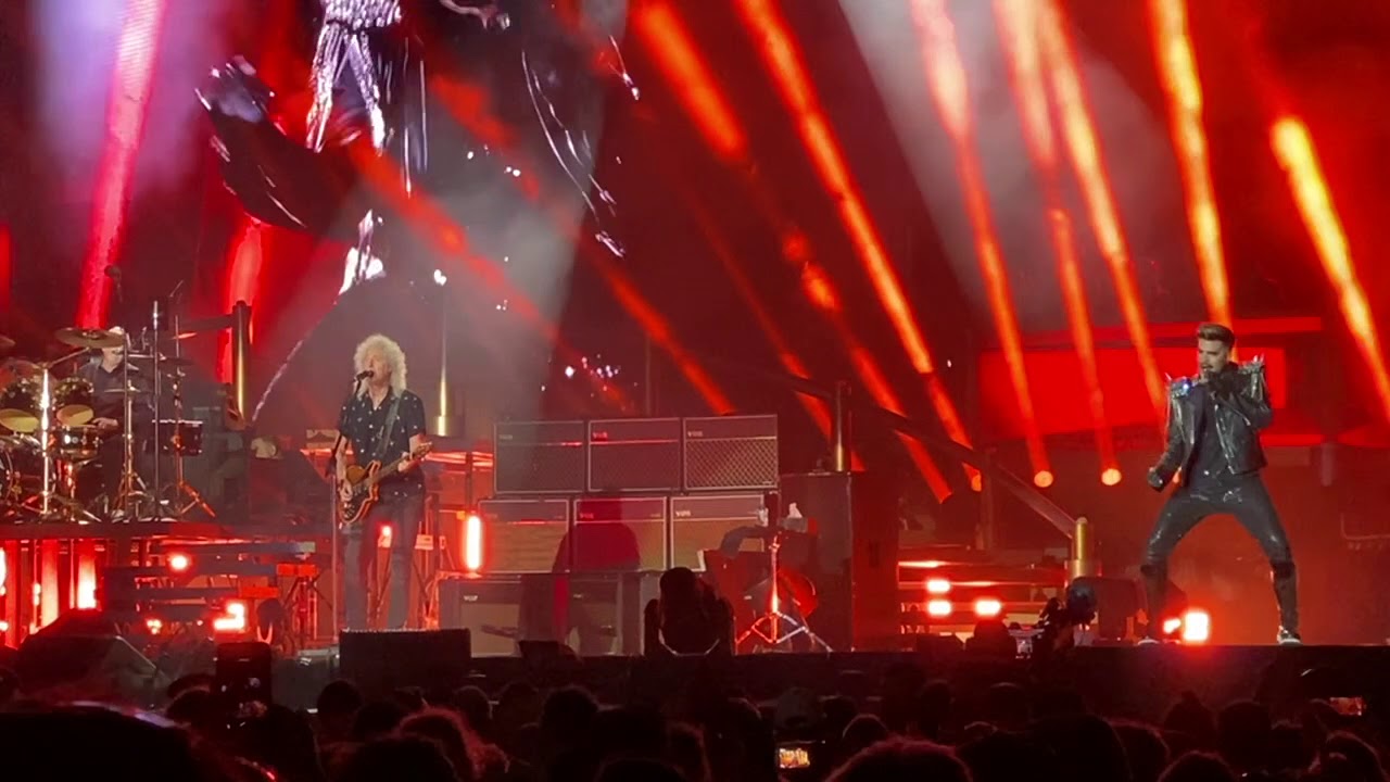 Queen + Adam Lambert: Fat Bottomed Girls