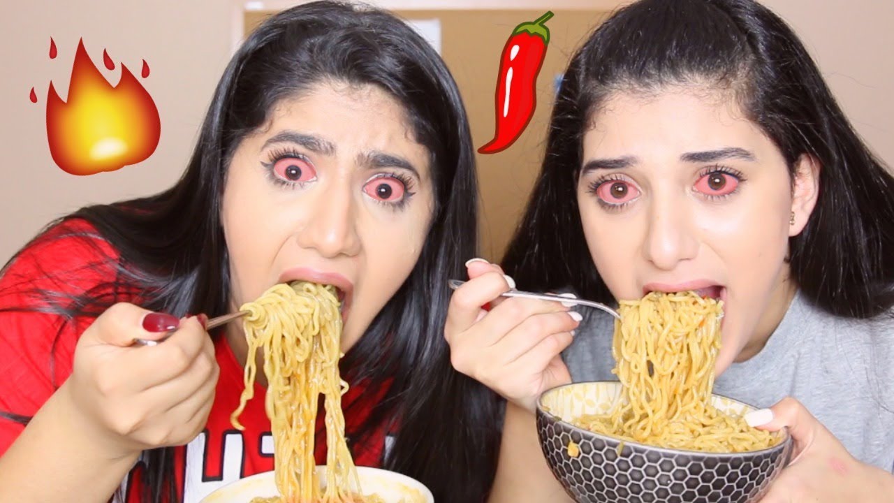 أكلنا أحر و آخطر اندومي في العالم | العقاب كان قوووي !!