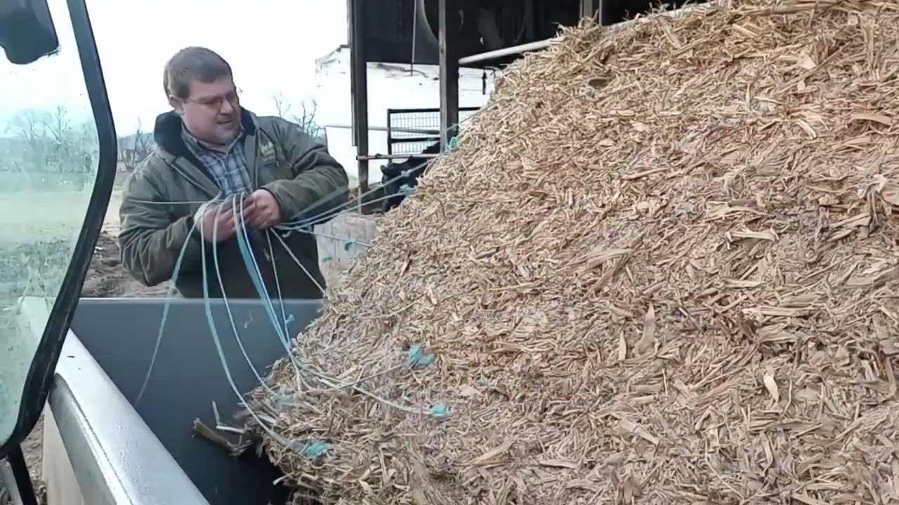 Square bale bedding spreader. Nasty corn fodder baled at 20% - caked -bale shredder