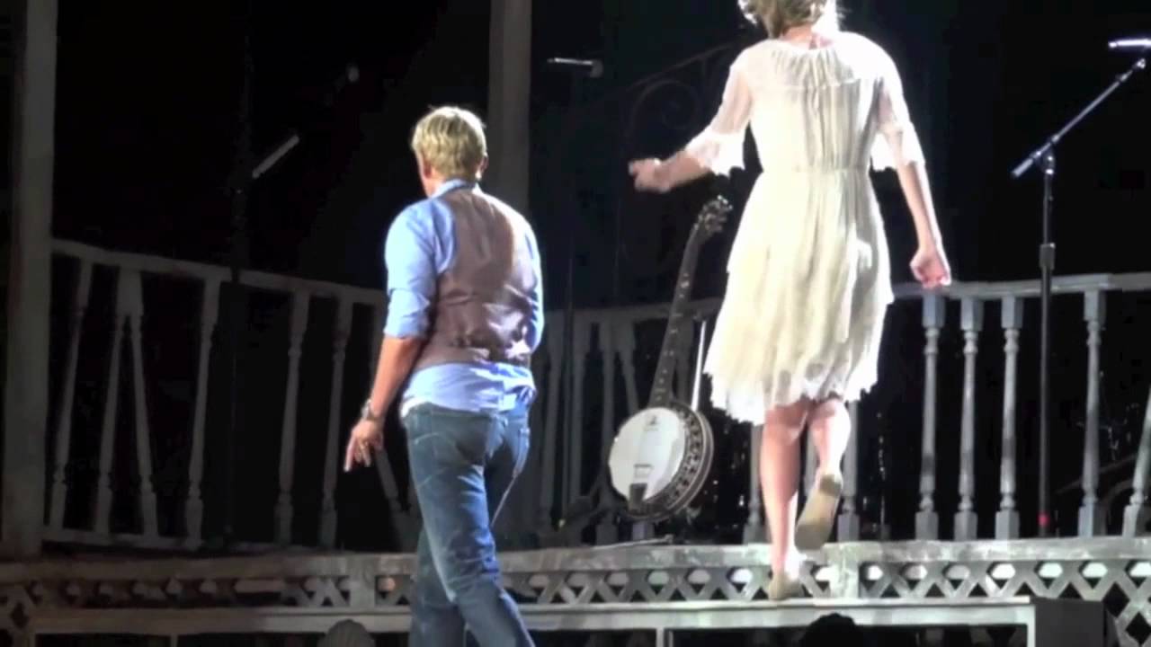 Taylor Swift and Ellen Degeneres Perform Our Song In Los Angeles - Full Video