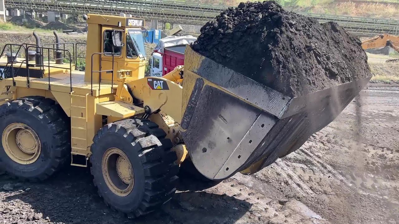 Caterpillar 992C Wheel Loader With Custom Coal Bucket Loading Trucks With One Pass -  S.G.M Melidis
