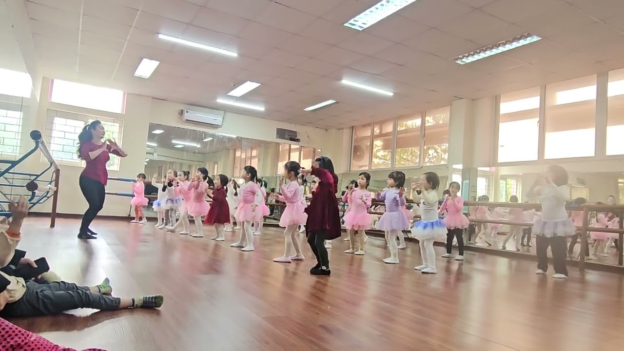 Lớp múa CLC CN ca 2 - T2 2026