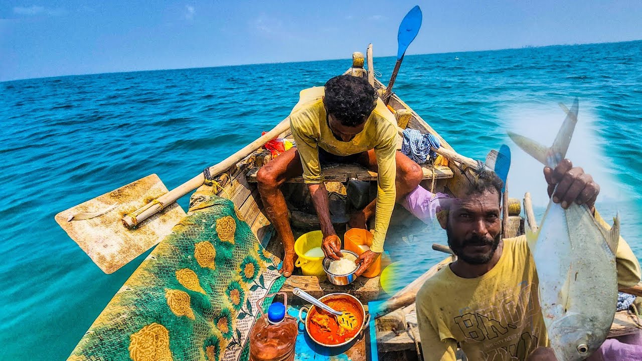 உயிருடன் பிடித்த பாறை மீன் குழம்பு நடுகடலில் சமையல் Live favorite rock fish broth