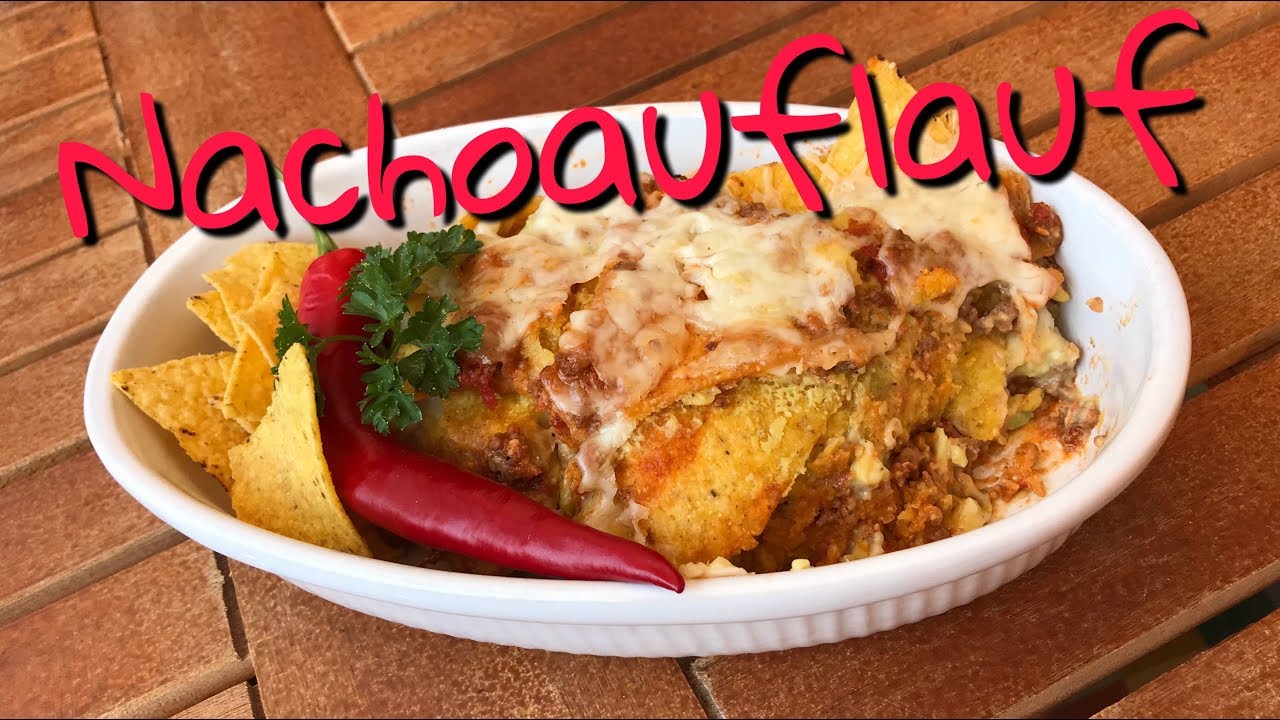 #077 - Nachoauflauf mit Hackfleisch und Avocado-Chili-Cheesecreme aus dem Dutch Oven 🇲🇽