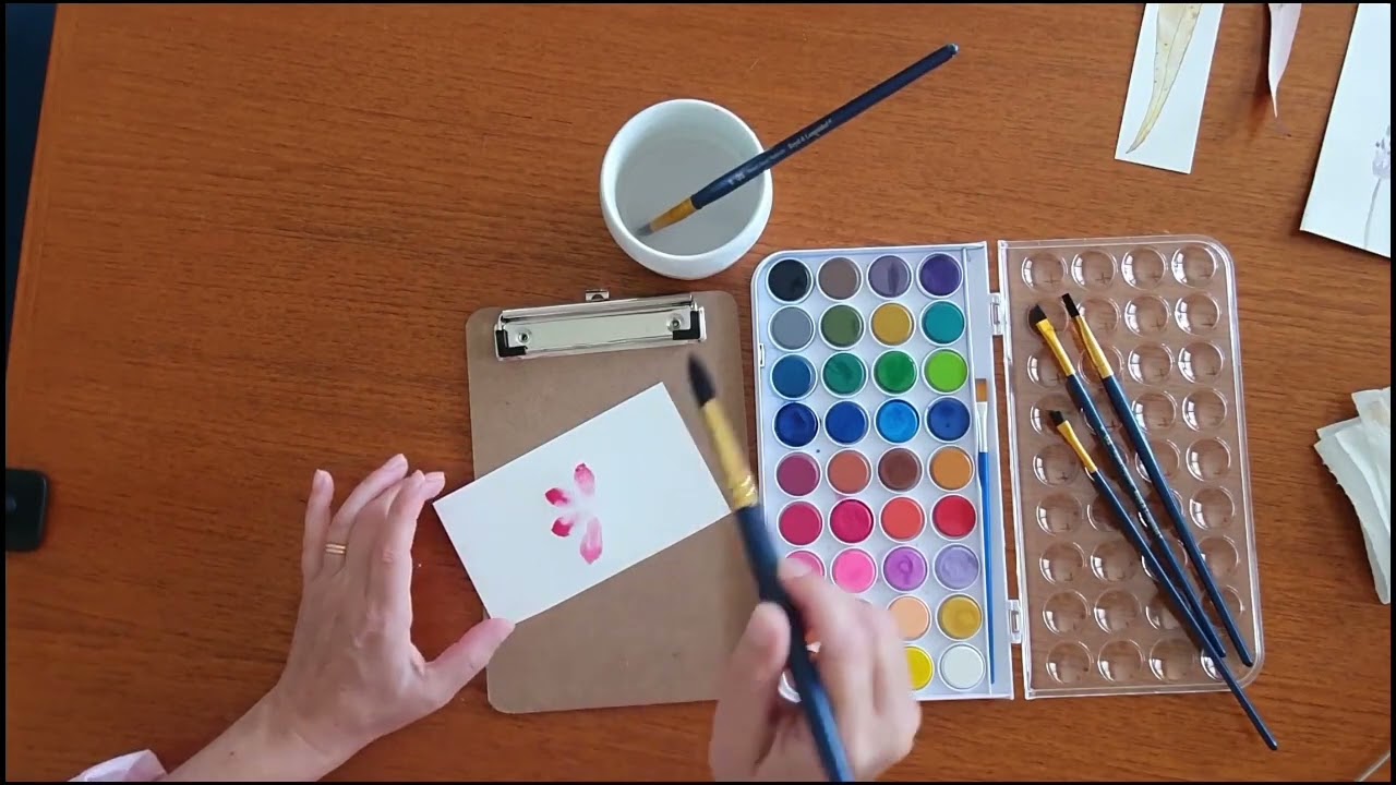 Simple little watercolour paintings inspired by nature, flowers and leaves.