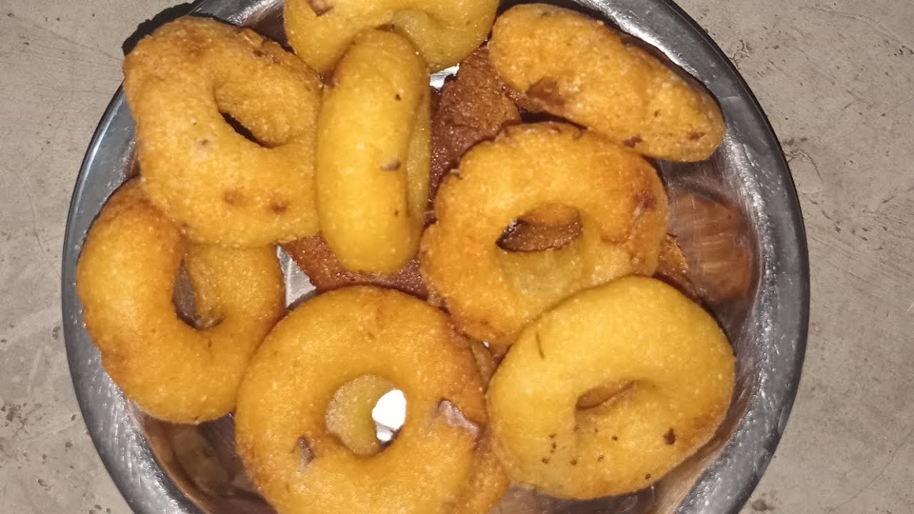 ಕುರುಂ ಕುರುಂ ಎನ್ನುವ ರವೆ ವಡೆ 🤤😋