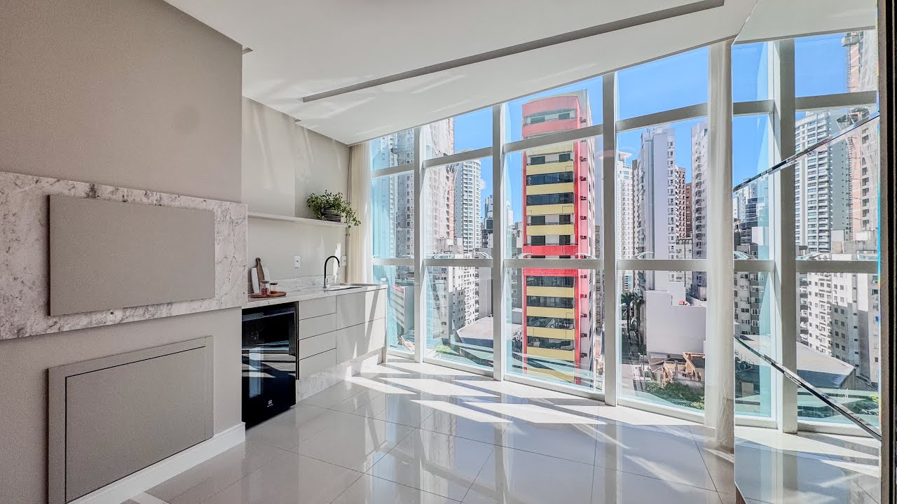 Esse apartamento tá finamente mobiliado e em uma das melhores regiões de Balneário Camboriú.