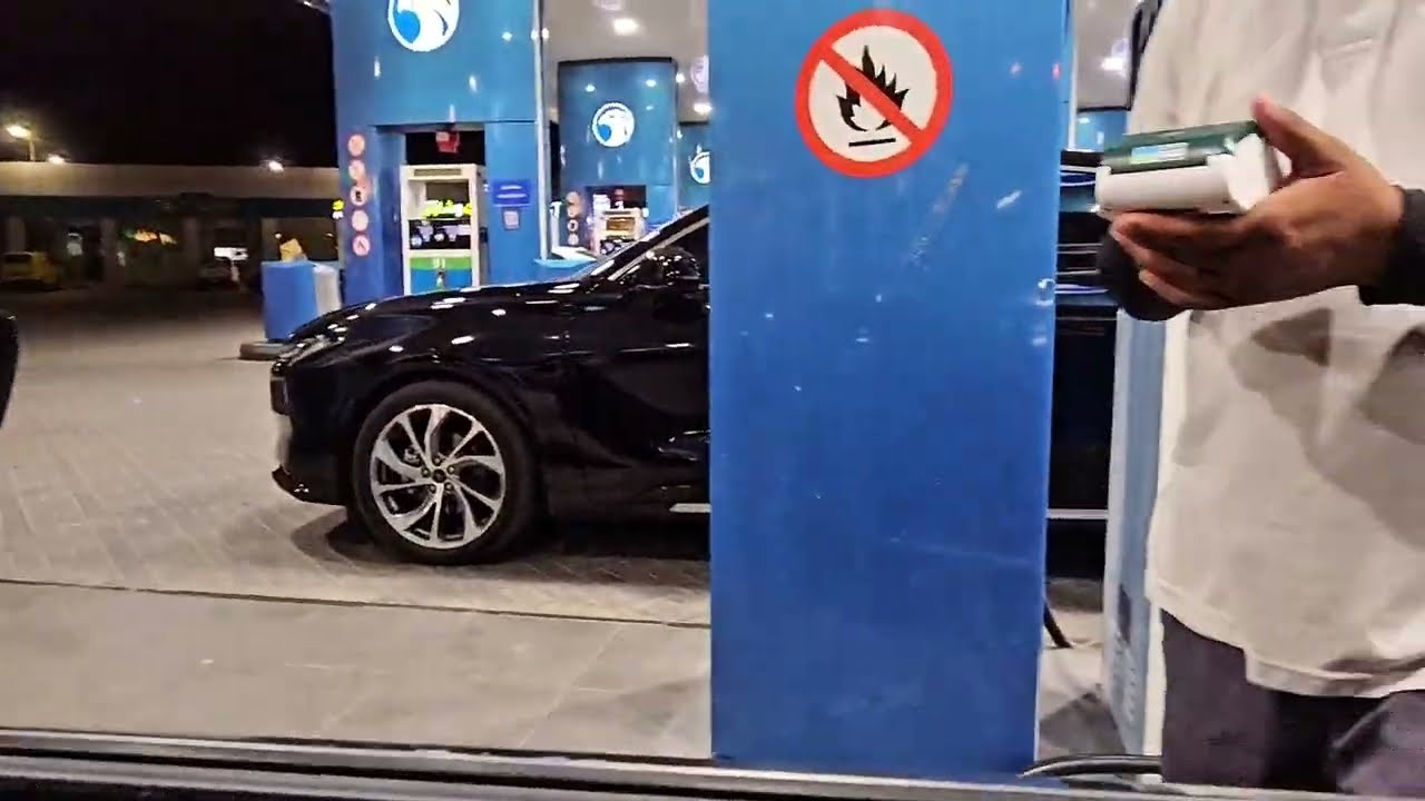 شيري اريزو ٨ خط الى البحرين وتجربة القيادة الذاتيه