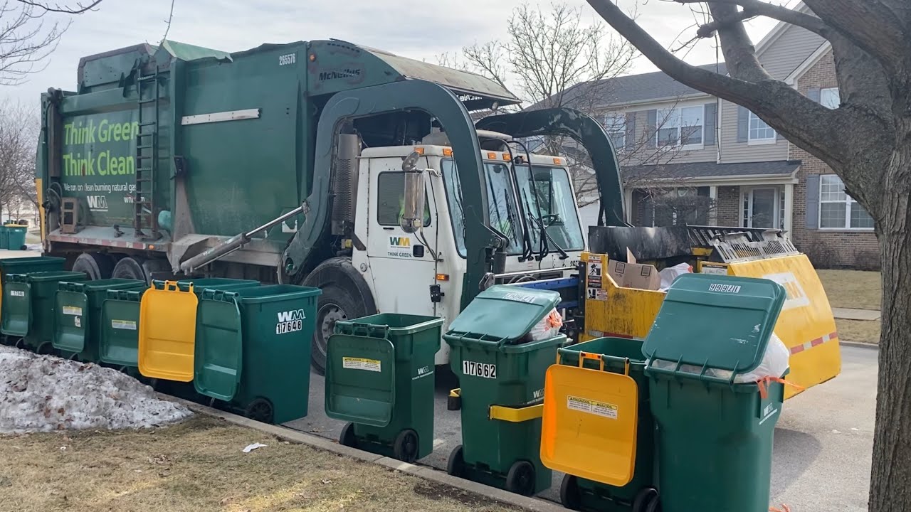 Waste Management 265576- Mack LEU McNeilus Contender Curotto Can on Cartlines 
