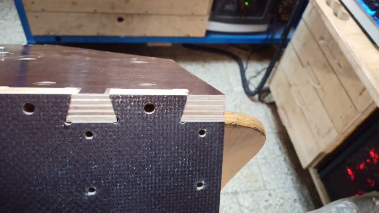 CNC addicted.Incastri a coda di rondine sul multistrato di betulla rivestito.