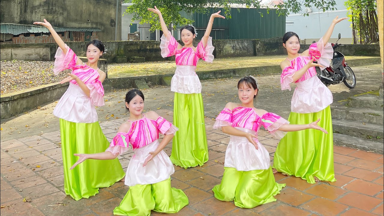 Múa : Mơ Khách Đường Xa ( bản 5 người )