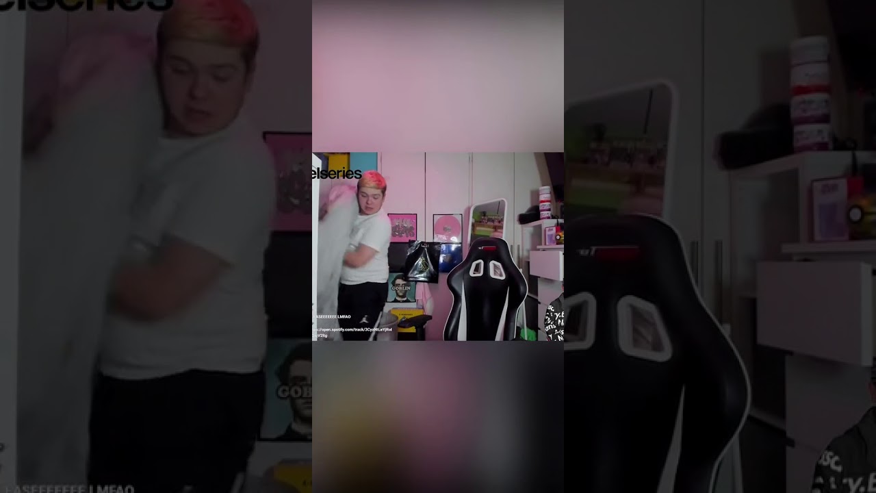 I Broke My PC on Stream (Twitch FAIL) #Shorts