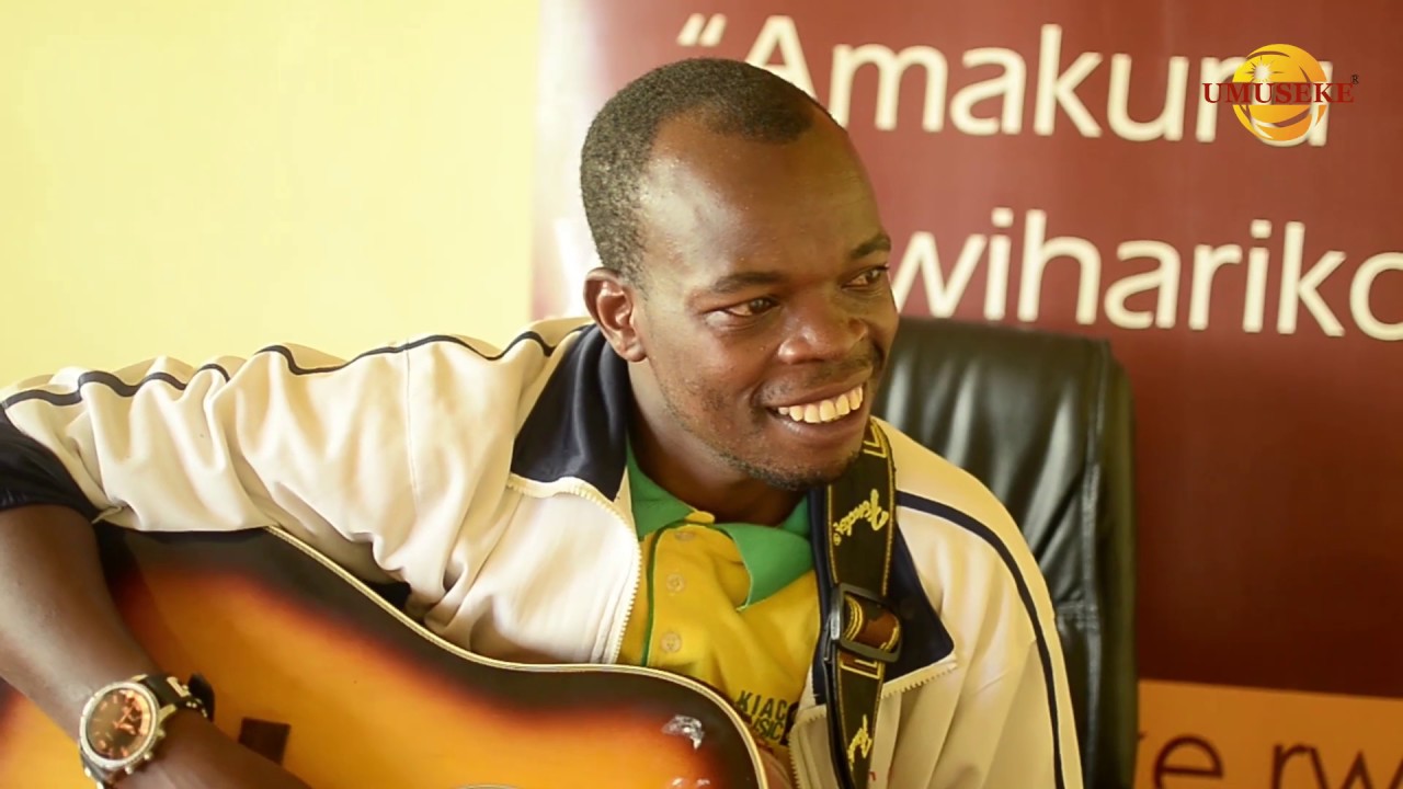 Natangiye gucuranga nkiri umwana || Amafaranga ya mbere nayaguze Guitar || Aracuranze turemera