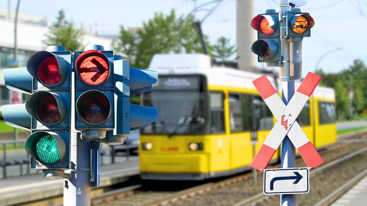 Historische Ampel mit Bahn&uuml;bergang - Einblick hinter die Kulissen!