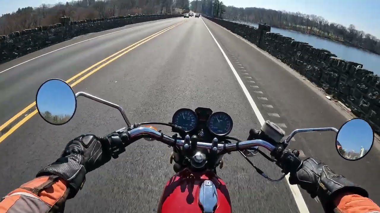 1978 Yamaha XS400 Accelerating