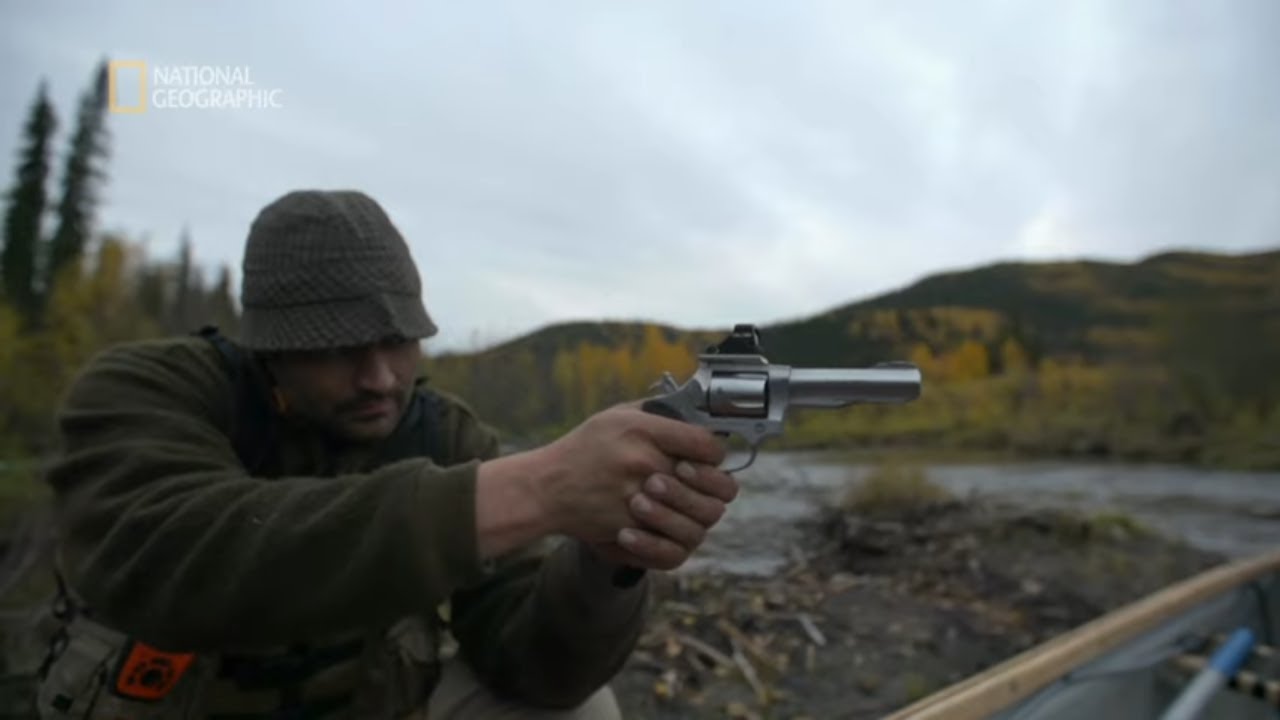 Trafił bobra, ale ten zniknął pod wodą [Alaska: następne pokolenie]