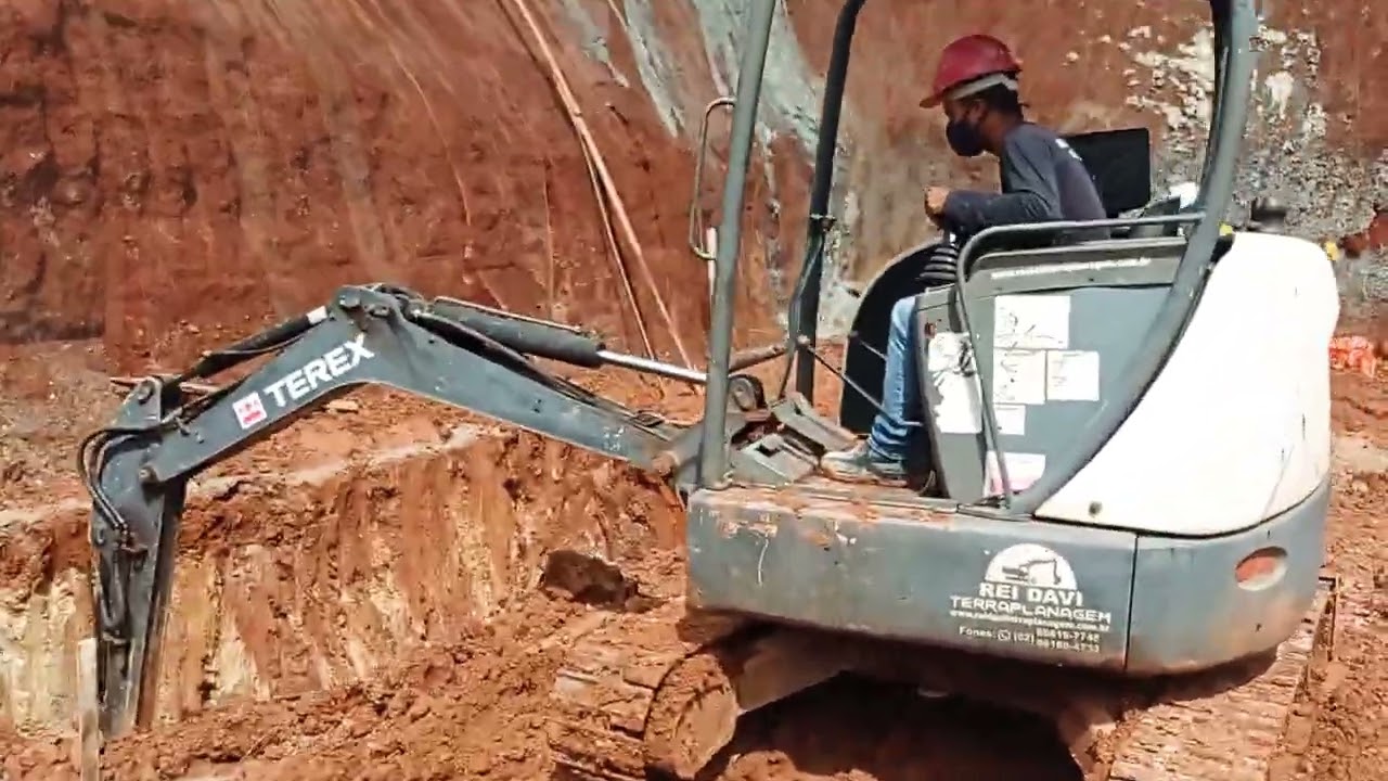 Cavando Bloco Funda&ccedil;&atilde;o Mini Escavadeira