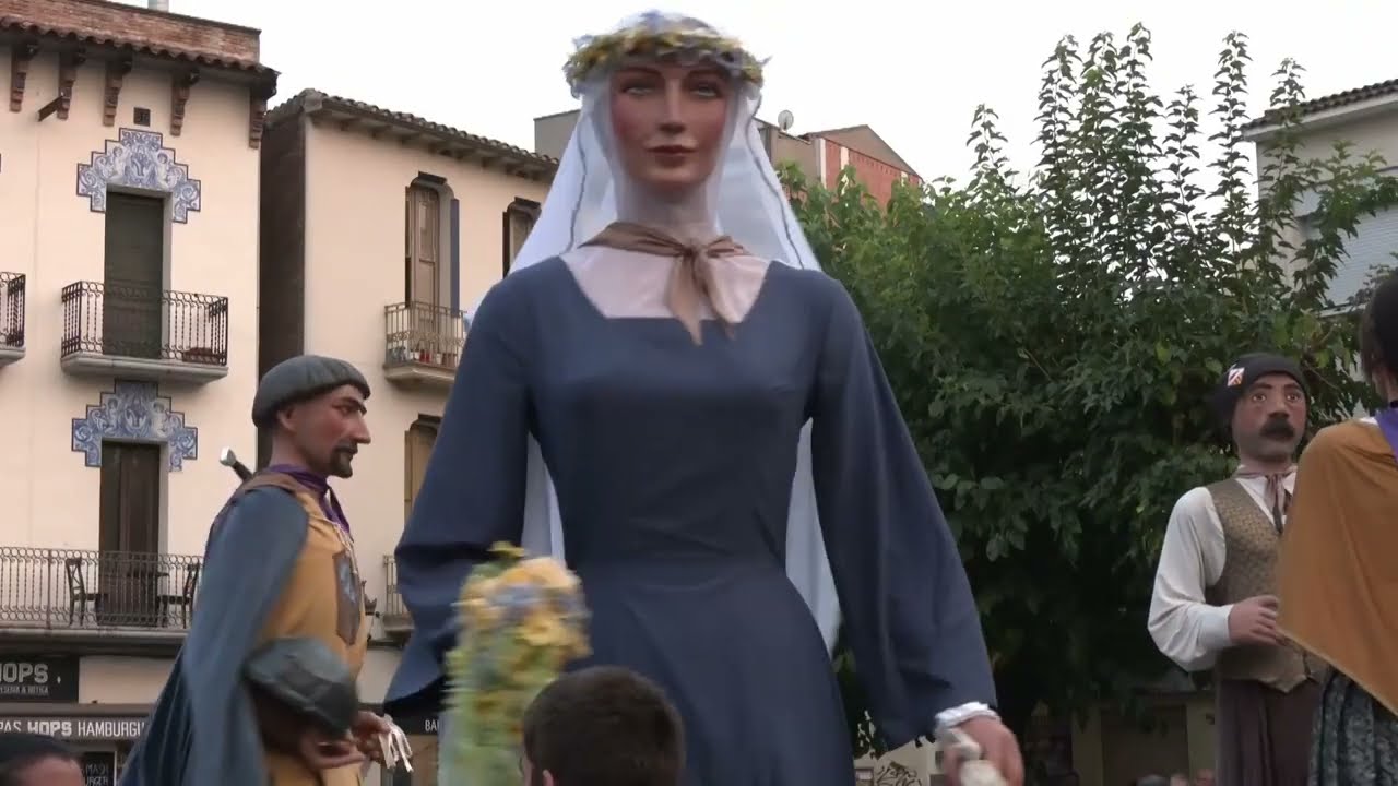 Els gegants de Mollet ballen als carrers de Mollet per la cercavila de la Festa Major