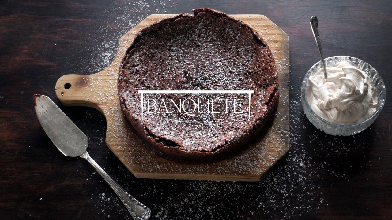 Bolo de Chocolate sem Farinha com Chantilly do Porto