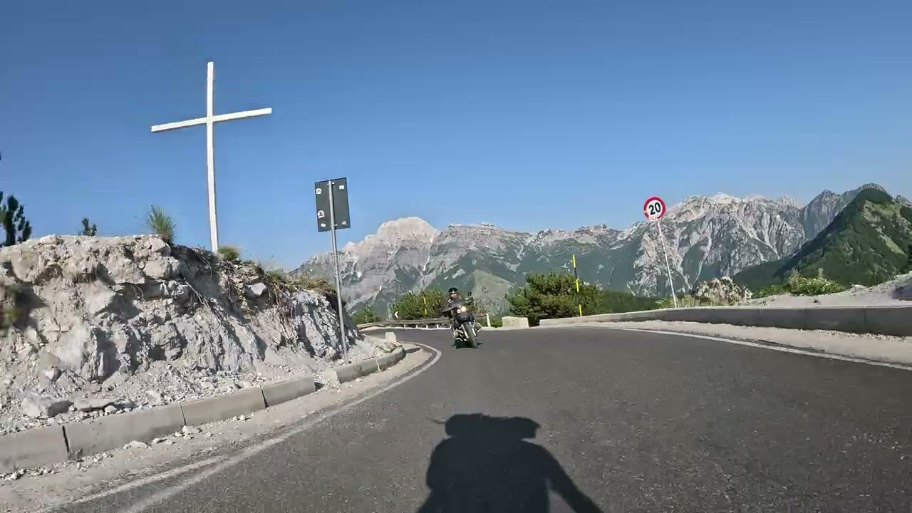 Theth Pass von Theth aus nach Koplik gefahren BMW R 1100 RT & BMW R 1150 GS Albanien