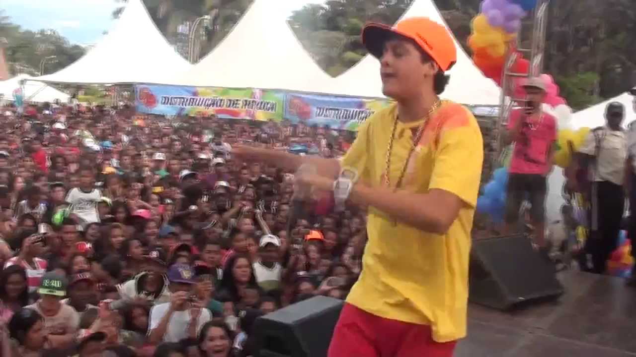 Yuri BH -Sirene da Escola-Ao Vivo em Itabira-MG-Show para 30 Mil Pessoas-Dia 12/10/13