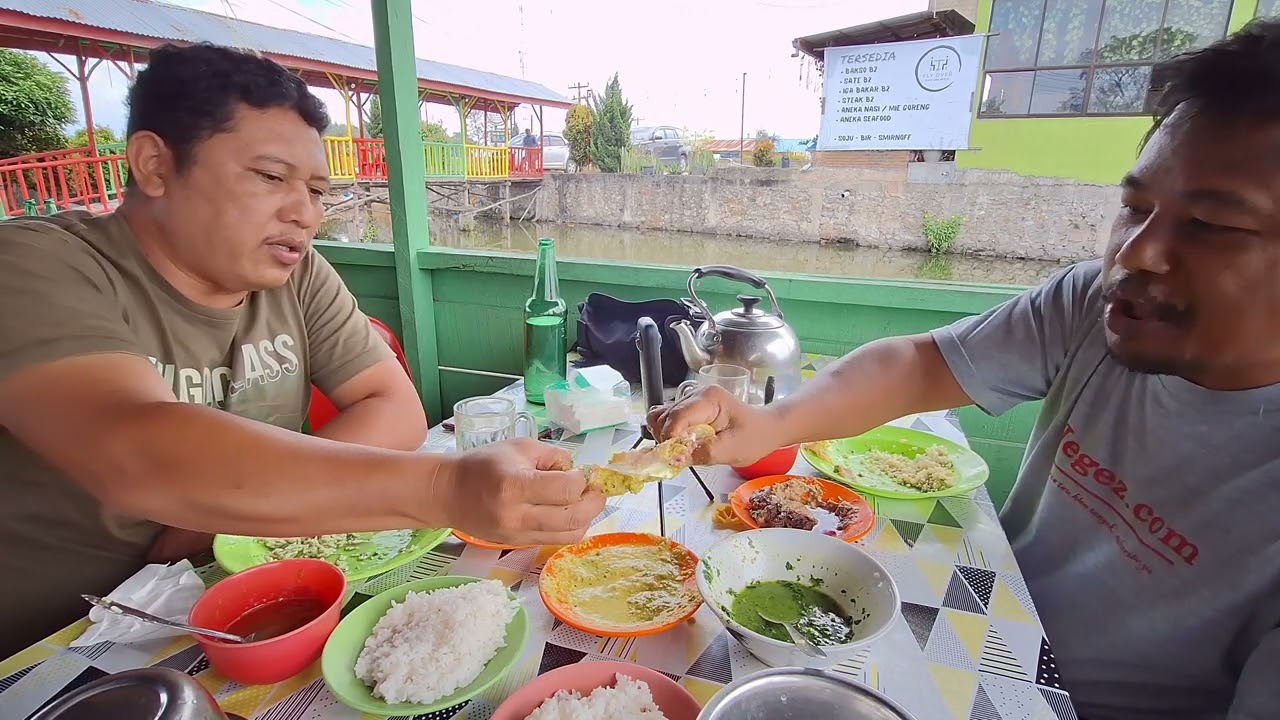 Makan Siang Babi Panggang & Ikan Naniura di Luar Kota