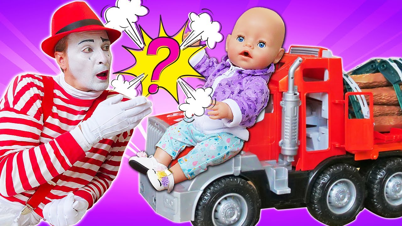 ¡El coche para bebé Baby Born. Videos para niños y niñas de bebés en español.