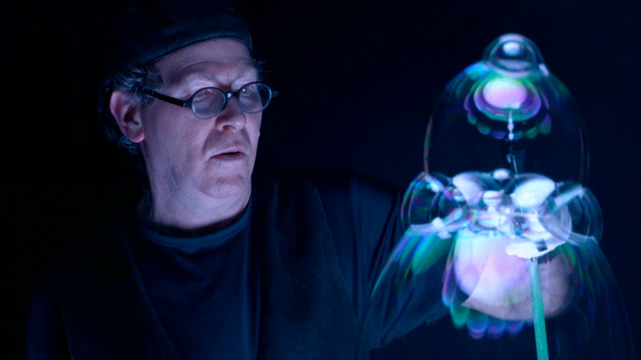 Amazing Bubble Man  doing some light table stuff