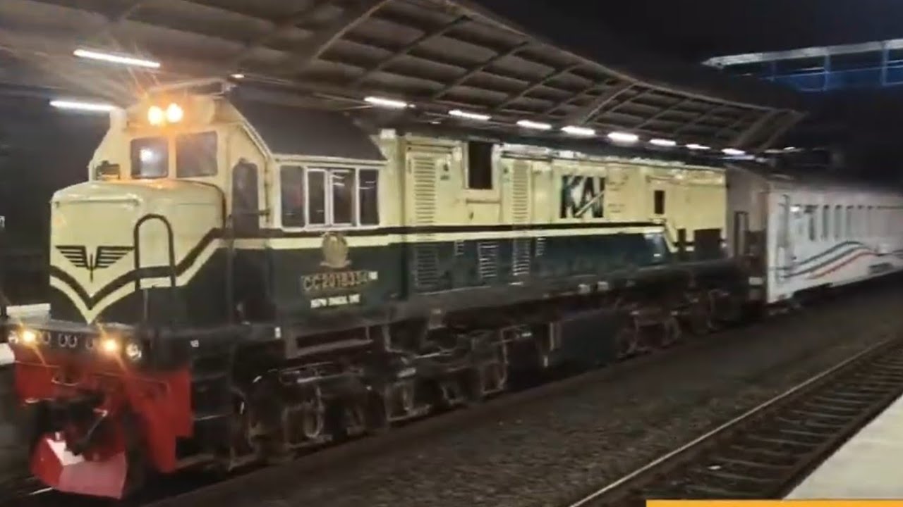 ,NONTON KERETA API KRL STASIUN SIBUK Krenji bekasi ,CC 201,krl china